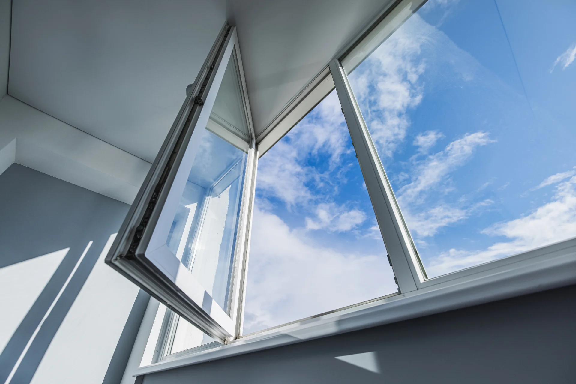 VLX 80 Casement Window in Fort Worth, TX | Lightwell Windows Fort Worth - detail 1